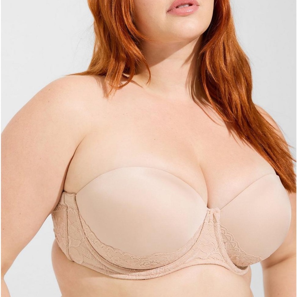 NWT Bombshell Push-up Strapless Bra (comes with straps) w/Lace Detail. 50B.